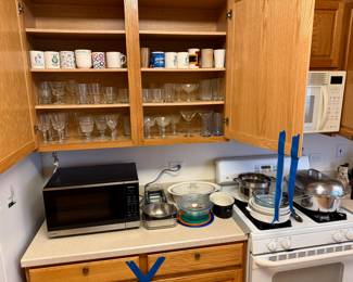 Microwave, Kitchenwares, Magnalite roaster