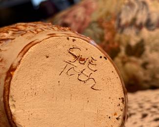 Sue Toth signed pottery vase