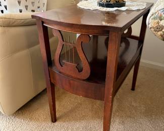 Antique Columbia Co. (1-drawer) mahogany side Table (music stand motif)