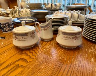 Crescent fine china - Jie Pai; service for 12