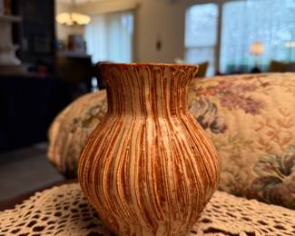 Sue Toth signed pottery vase