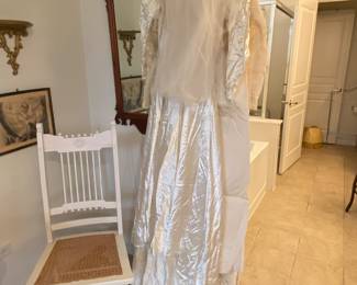 Vintage wedding dress (small) and vail