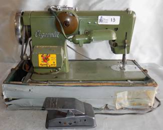 VIGORELLI VINTAGE SEWING MACHINE WITH FOOT PEDAL