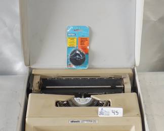 OLIVETTI LETTERA 25 VINTAGE TYPEWRITER 