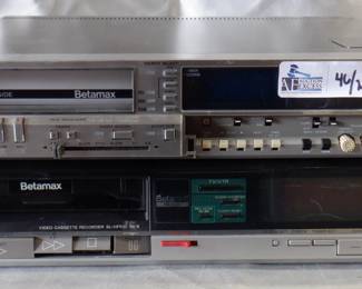 LOT OF 2 ELECTRONICS INCLUDING SONY SL-HFR30, ZENITH VR9-775PT