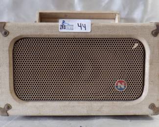 NEWCOMB SOLID STATE TURNTABLE 