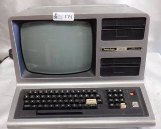 VINTAGE RADIO SHACK TRS-80 MODEL III MICROCOMPUTER