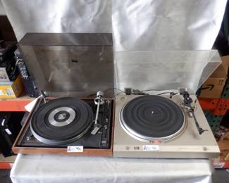 LOT OF 4 TURNTABLES INCLUDING SCOTT PS-68A, BIC 980, TECHNICS SL-220, AND MORE