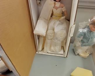  vintage dolls Danbury mint with original box's 