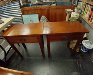 nice pair of end tables 