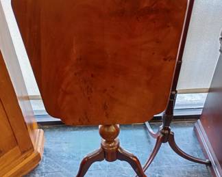 tilt top lamp table 