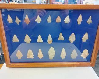 Authentic Native American arrowhead collection, these authenticated by an authentic appraiser and verified for authenticity. very nice collection 