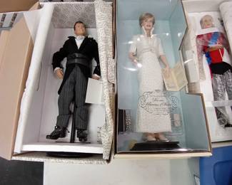  vintage dolls Danbury mint with original box's 
