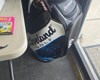 very nice like new condition golf bag 
