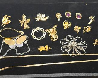 costume jewelry, brooches etc 
