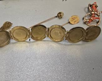 awesome vintage collapsible photo pendant 