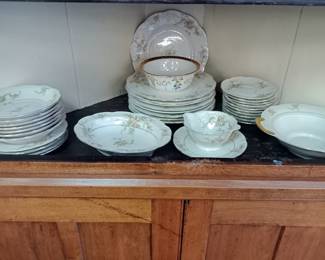 Theadore Haviland rosalinde china set 