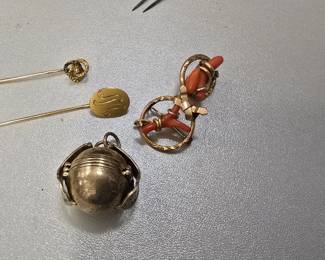 awesome vintage collapsible photo pendant