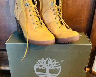 Ladies Timberlands Size 9M