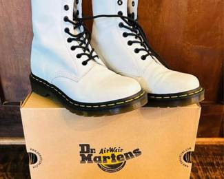 Ladies Doc Martens - Size 9M :: $50