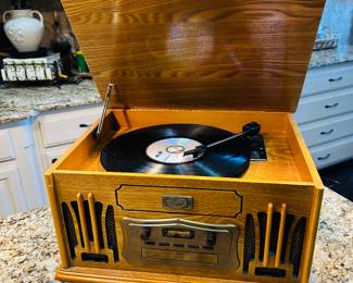"Spirit Of St. Louis" All In One CD Player & Turntable :: $100