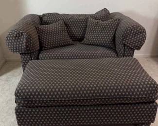 Large Double Chair With Ottoman Pillows