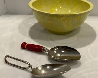 Vintage Texas Ware Confetti Splatter Bowl 2 Scoops