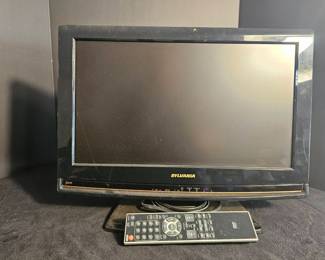19 Sylvania TV W DVD Player