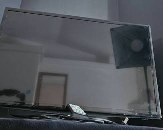 28 Samsung TV Model UN28H4000AF