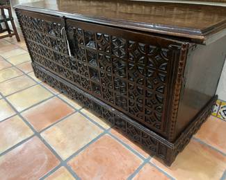 Spanish baroque trunk chest
L 77” x D 24 1/2” x H 32 1/2”