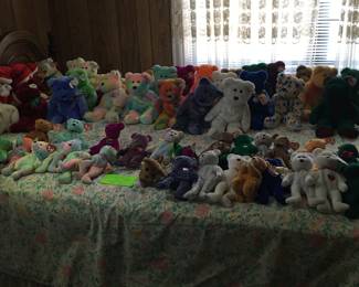 Many many beanie babies 