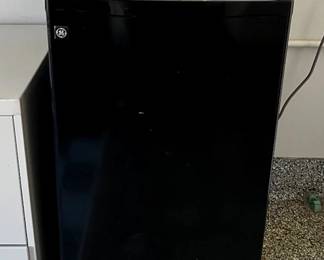 GE Mini Refrigerator