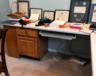 Corner desk