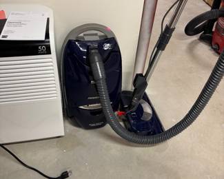Canister vac