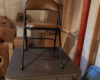 Folding table
