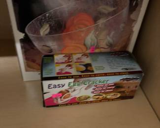 Kitchen serving items