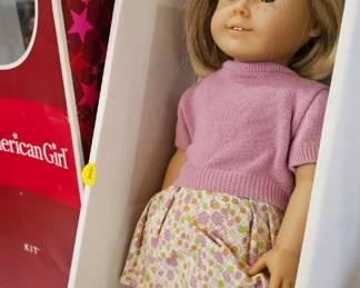 AMERICAN GIRL DOLL