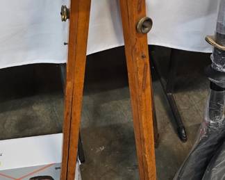 VINTAGE TRIPOD