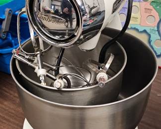 STAND MIXER