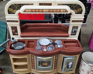 PLAY KITCHEN
