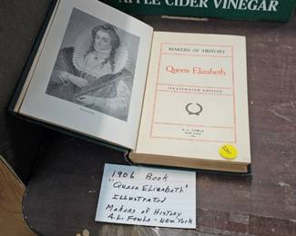 VINTAGE BOOK QUEEN ELIZABETH