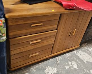 DRESSER
