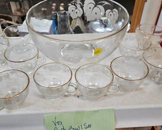 VINTAGE PUNCH BOWL AND GLASSES