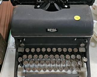 VINTAGE TYPEWRITER