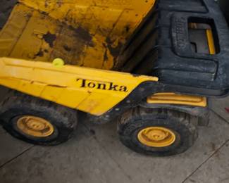 TONKA DUMP TRUCK TOY