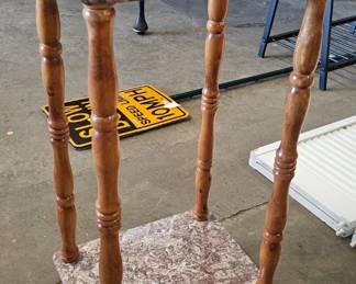 TABLE / PLANT STAND