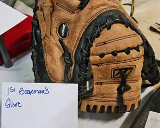BASEBALL GLOVE