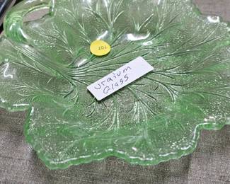 URAINIUM GLASS TRAY