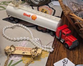 Hot Wheels Vintage Steering Rigs Shell Peterbilt Tanker White Red HK 1980