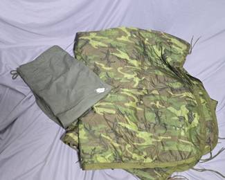 US ARMY PONCHO LINER/WOOBIE AND STUFF SACK